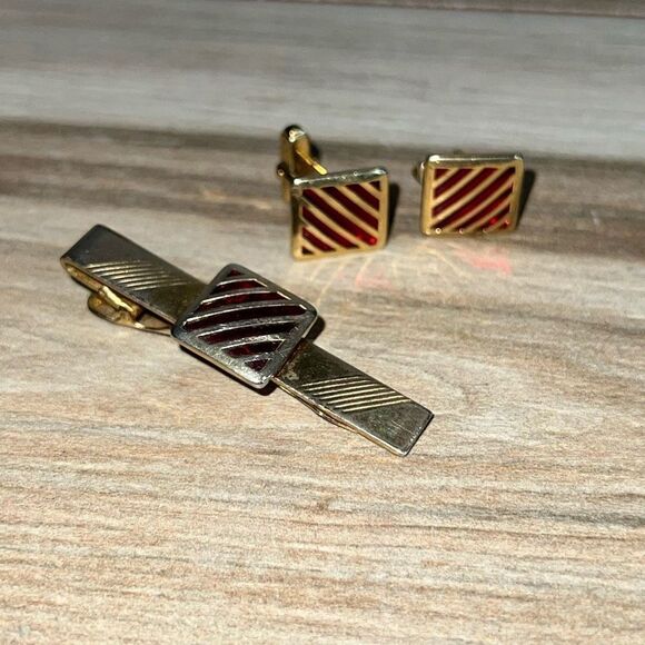 Vintage Red Striped Tie Bar And Cuff Links Set Mens Gold Tone Classic Old Money - Picture 1 of 10